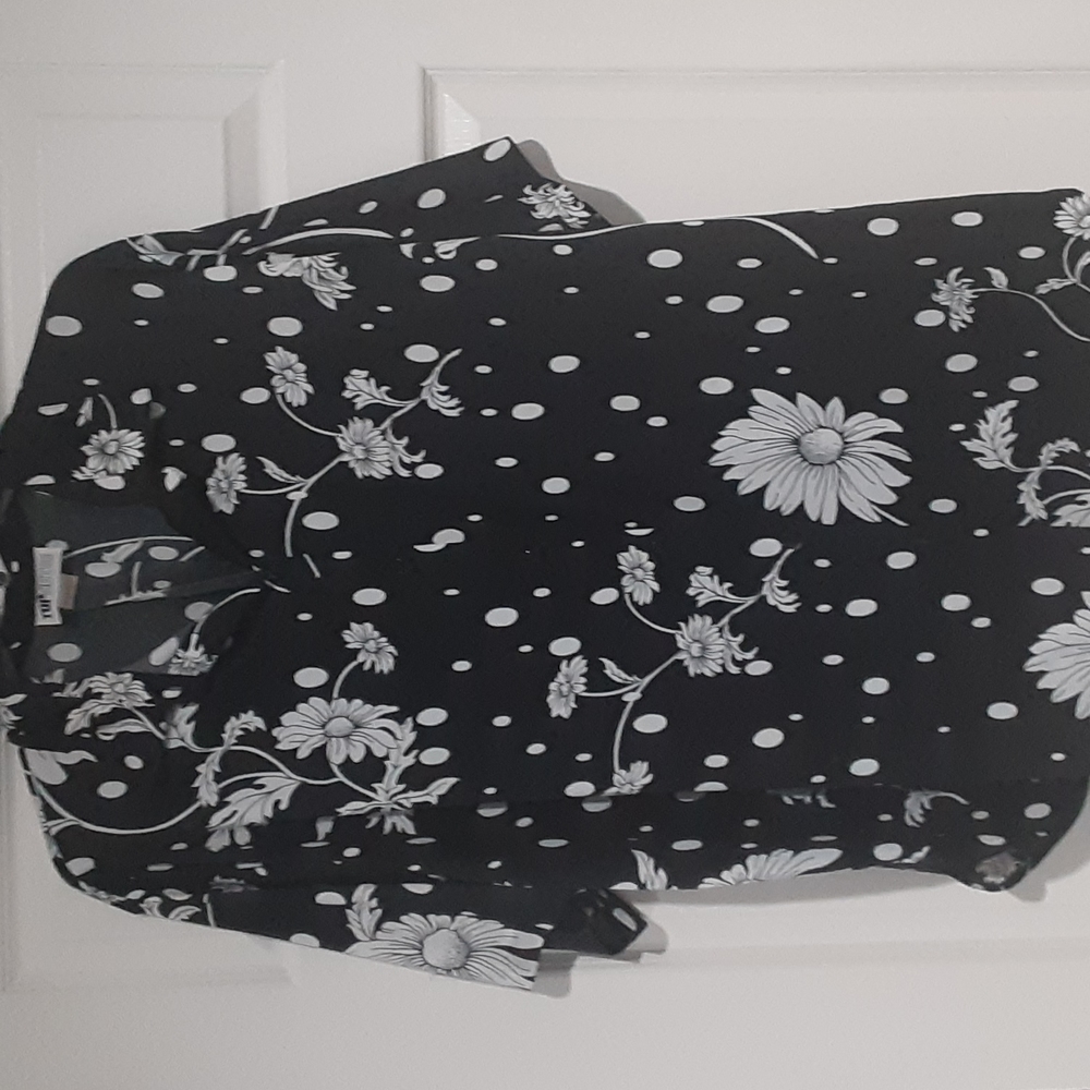 Black button up silky blouse with white graphic details/flowers. Short sleeved.